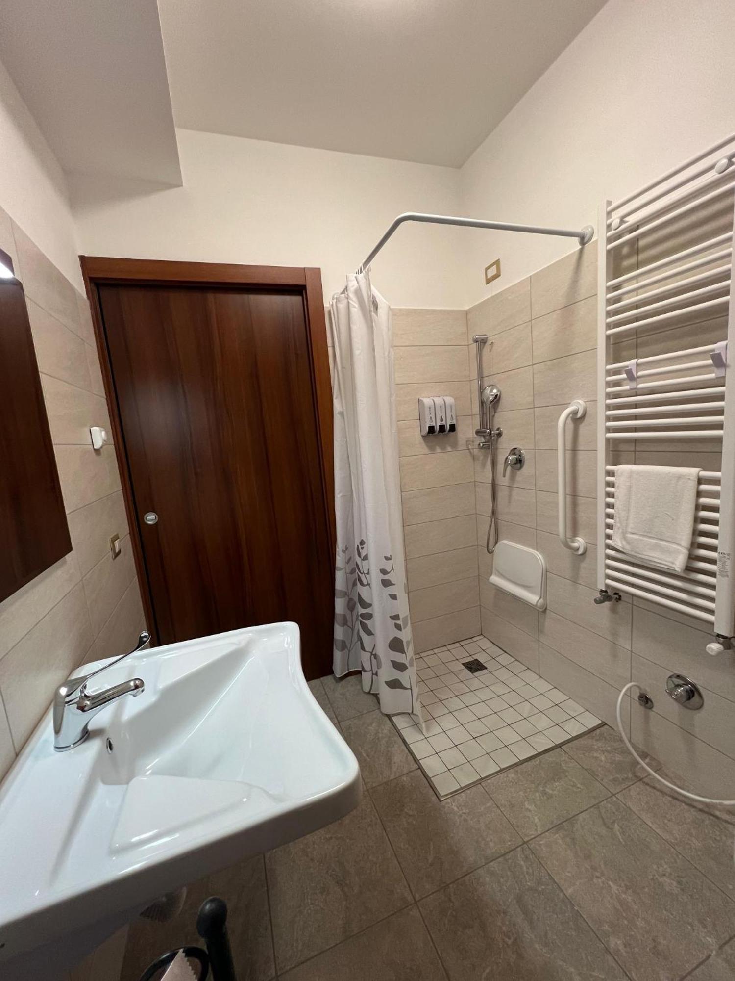Sigis Hotel فيوميتشينو المظهر الخارجي الصورة